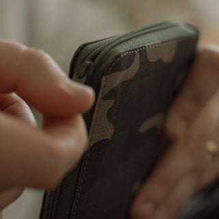 ESV Compact Bible, Canvas with Zipper, Camo Design