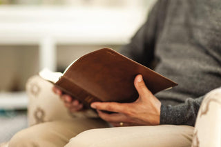 NIV, Journal the Word Bible (Perfect for Note-Taking), Double-Column, Leathersoft, Brown, Red Letter, Comfort Print: Reflect, Take Notes, or Create Art Next to Your Favorite Verses