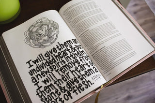 NIV, Beautiful Word Coloring Bible, Leathersoft, Pink: Hundreds of Verses to Color