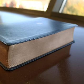 NIV, The Woman's Study Bible, Leathersoft, Blue, Full-Color, Red Letter: Receiving God's Truth for Balance, Hope, and Transformation